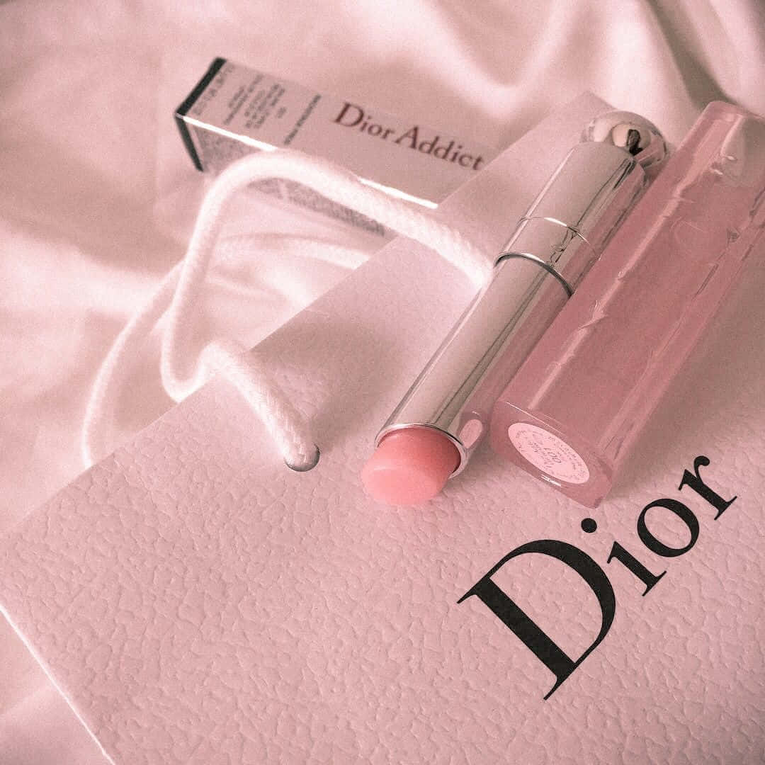 Розова естетика Dior козметика Тапет