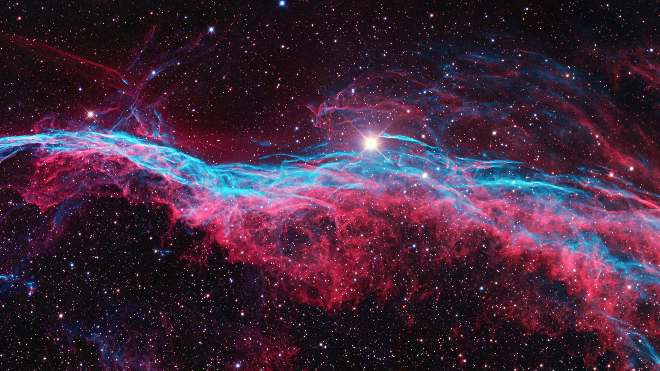 Розова мъглявина в космоса 2560x1440 Тапет