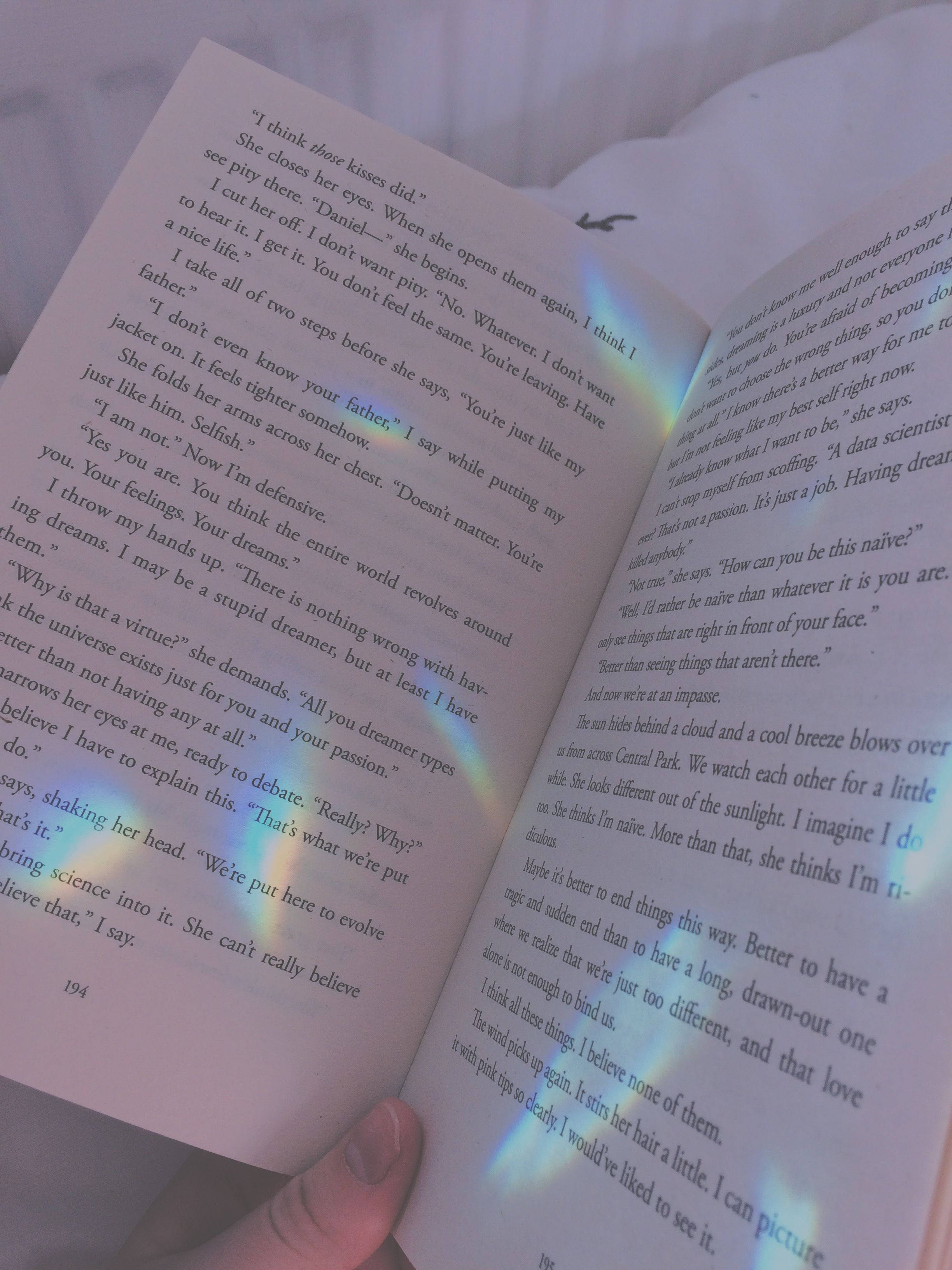 Светеща книга естетика Тапет