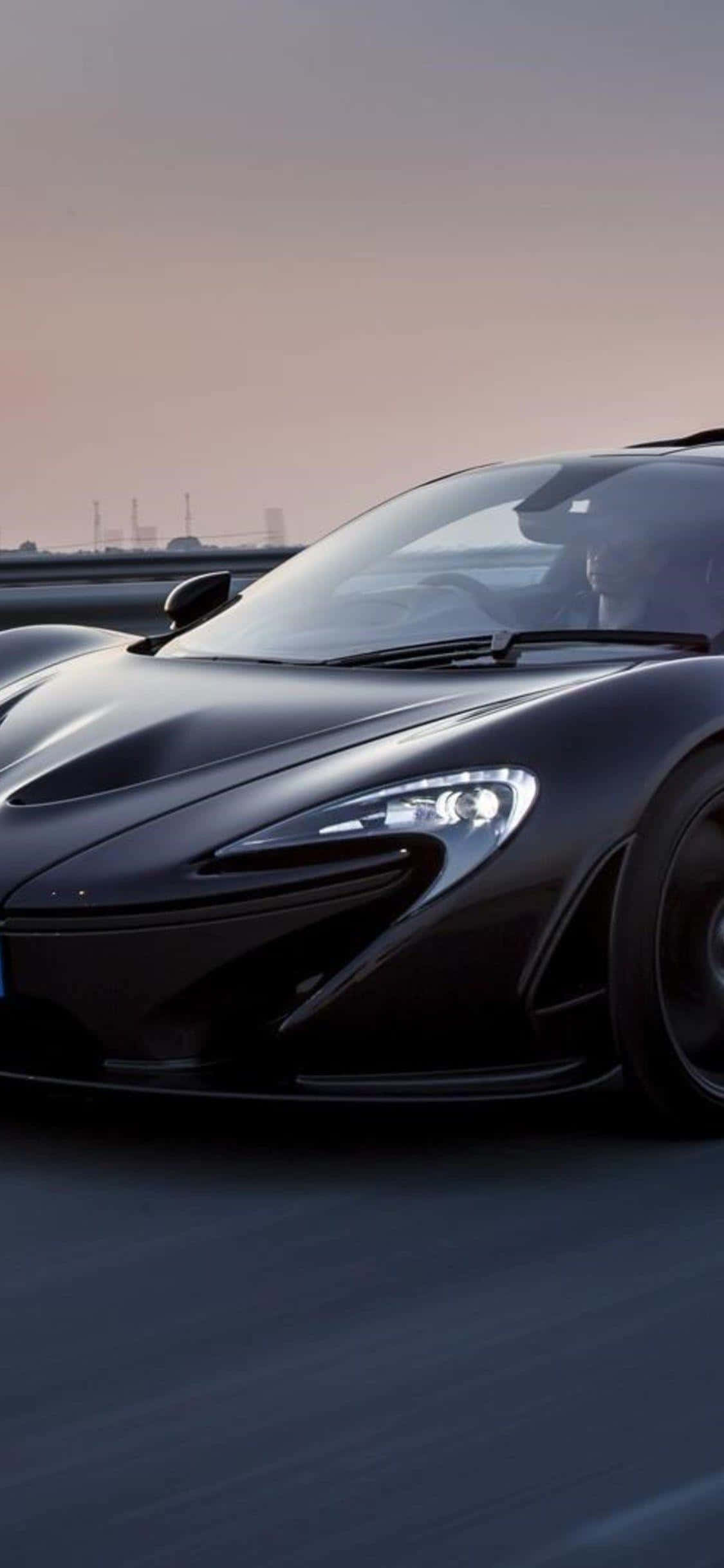 Седни зад волана на луксозния iPhone Xs Mclaren 720s Тапет