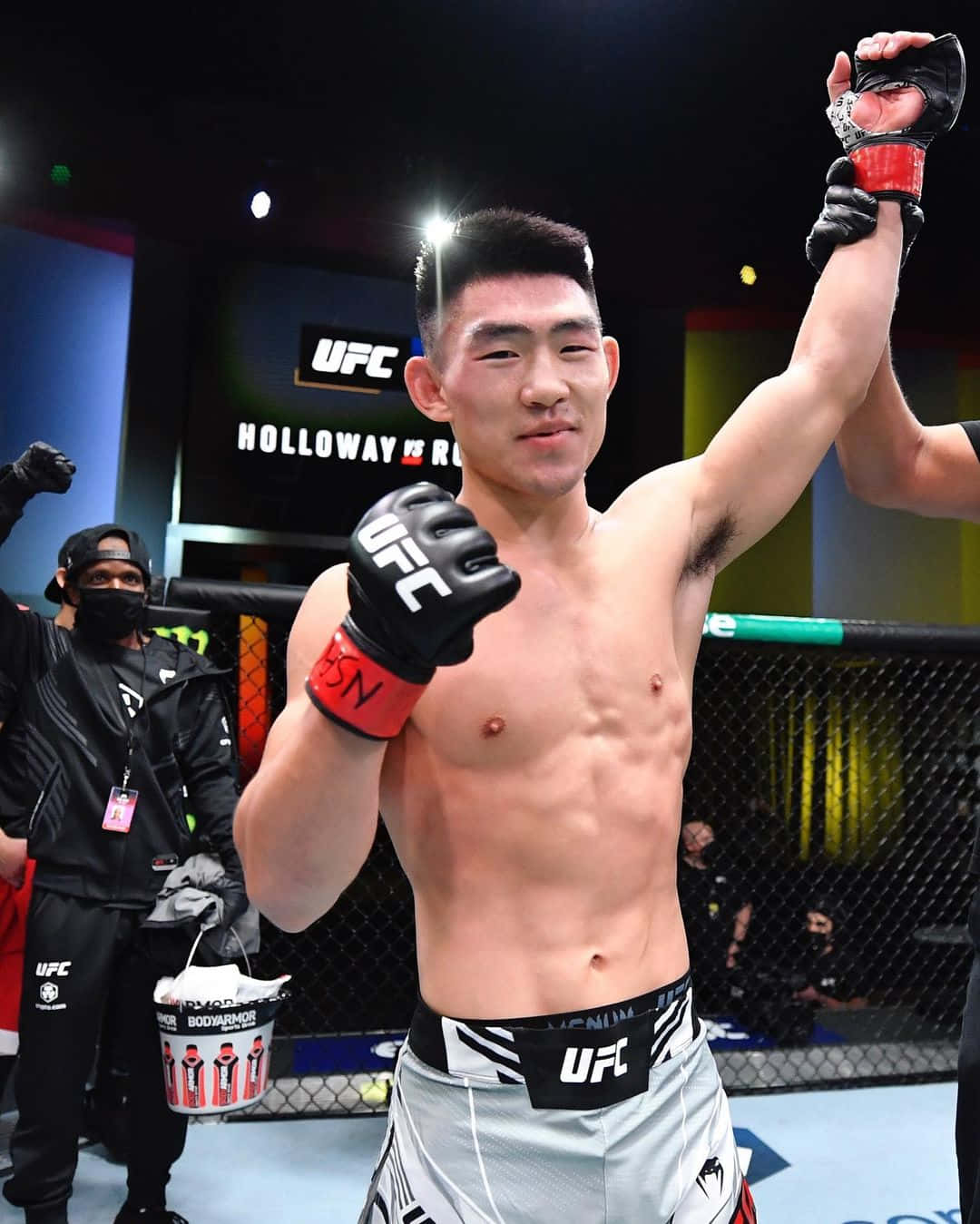 Сон Ядун печели в UFC Тапет
