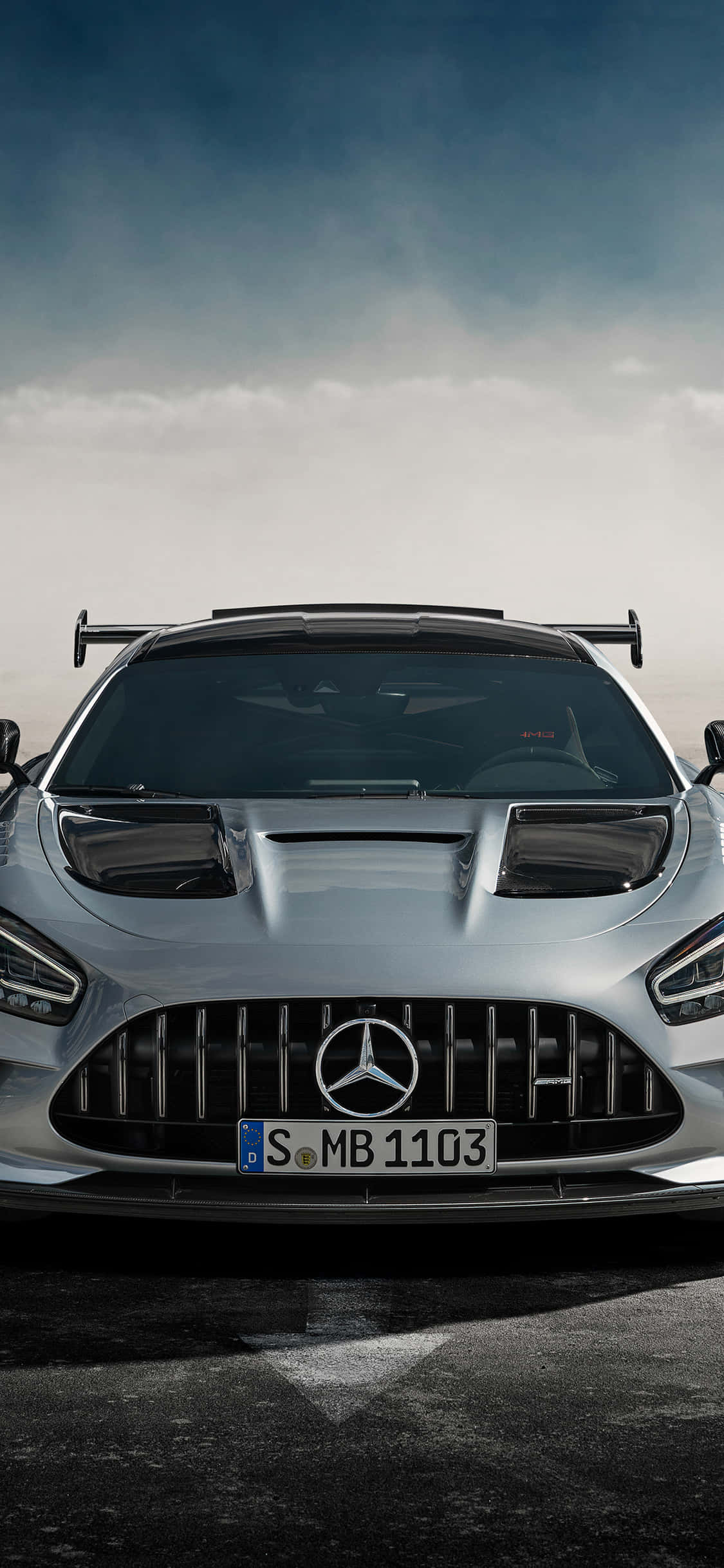 Сребрист iPhone Xs Mercedes Amg фон Тапет