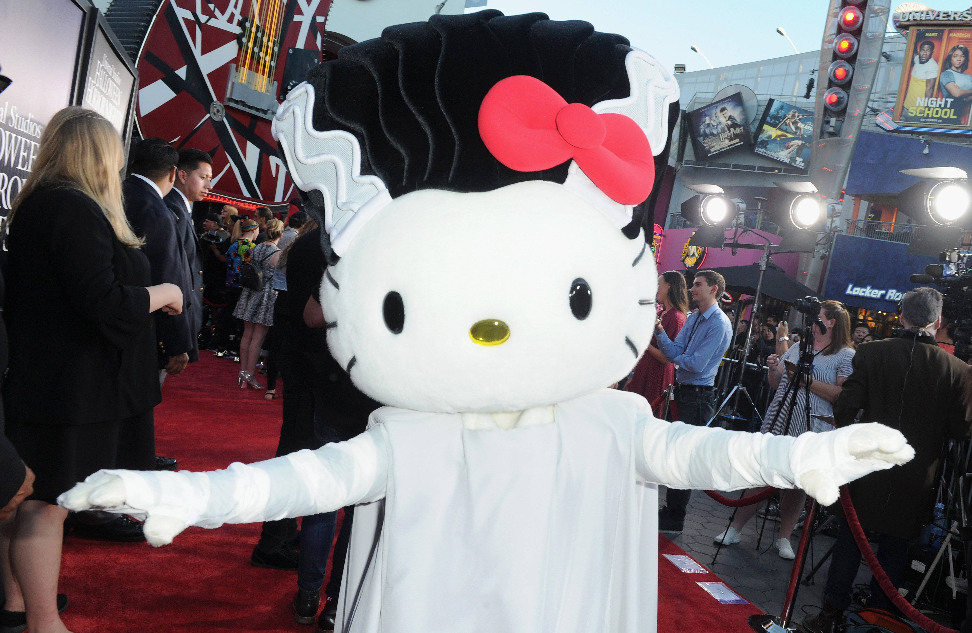 Страшна Хелоуинска мумия Hello Kitty Тапет