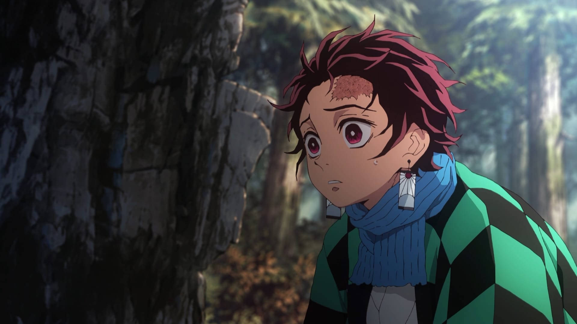 Тапет от Demon Slayer на Камадо Танджиро, който изглежда тъжен в гората.