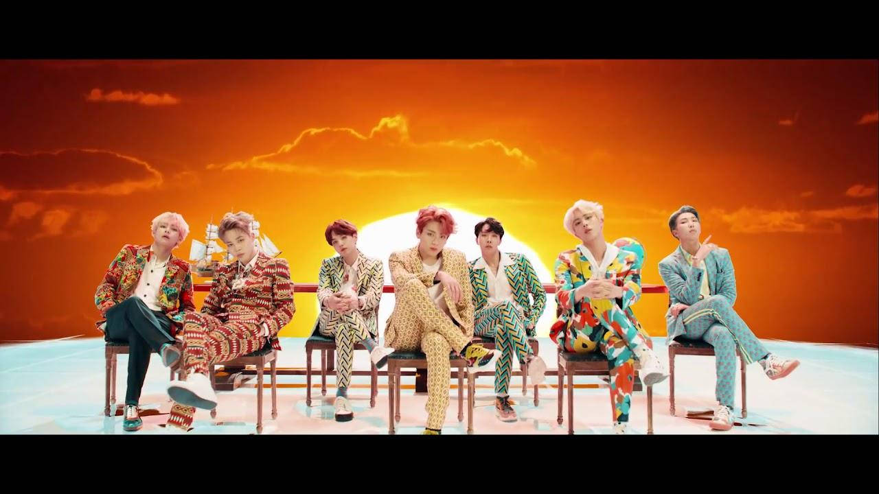 Тапет за десктоп от видеоклипа „Idol“ на BTS Тапет