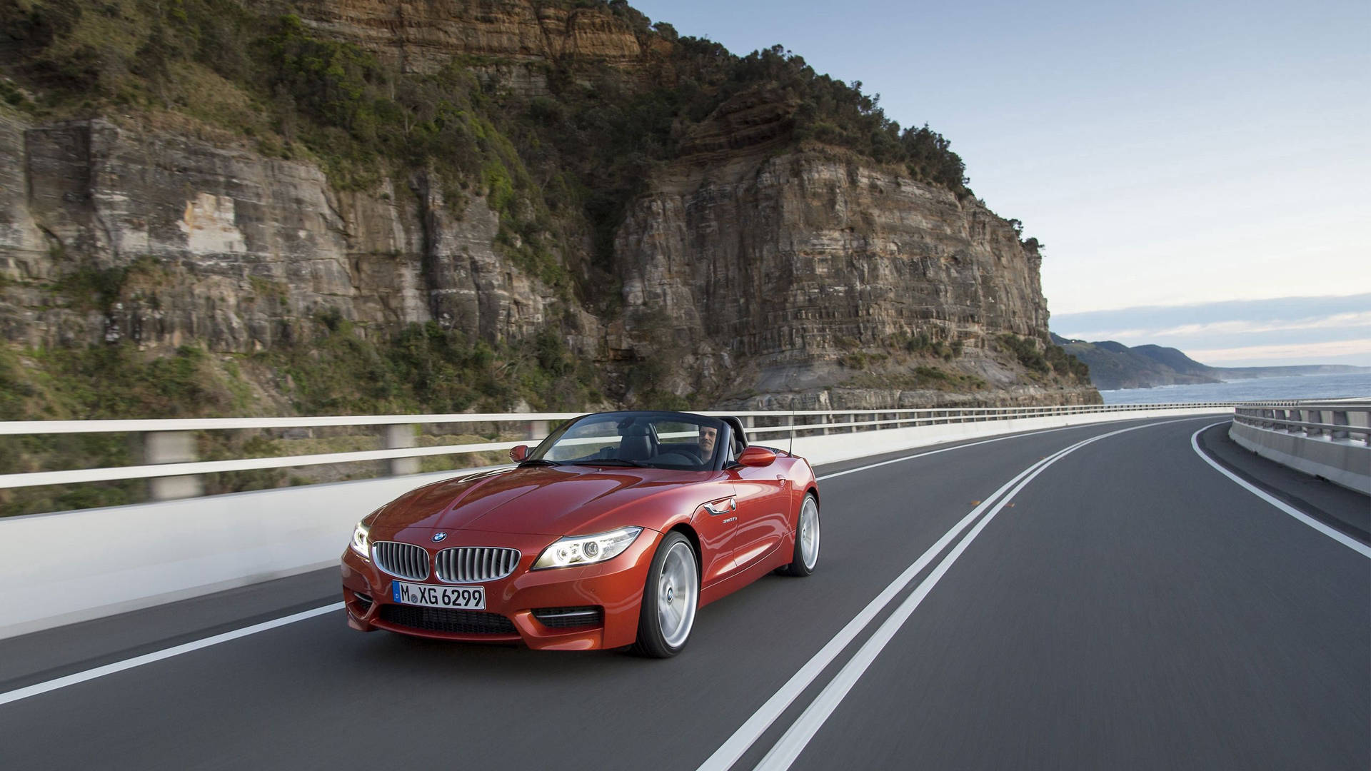 Тъмно оранжев BMW Z4 Тапет