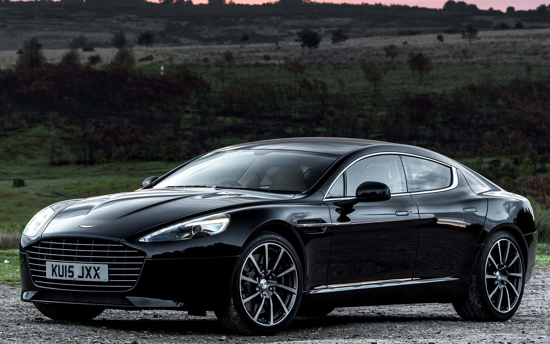 Удивителен Aston Martin Rapide S в действие Тапет