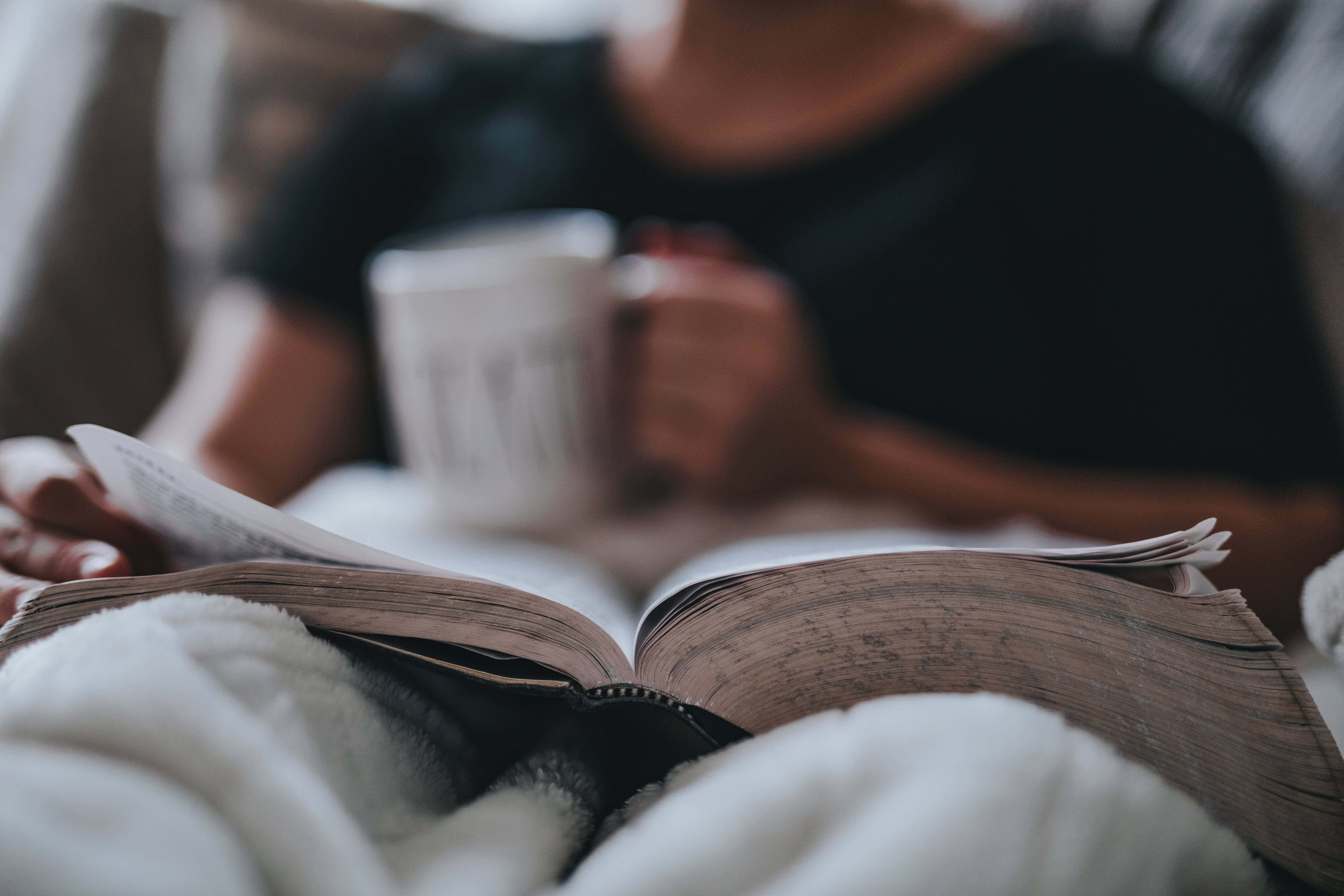 Уютна естетика на книга Тапет