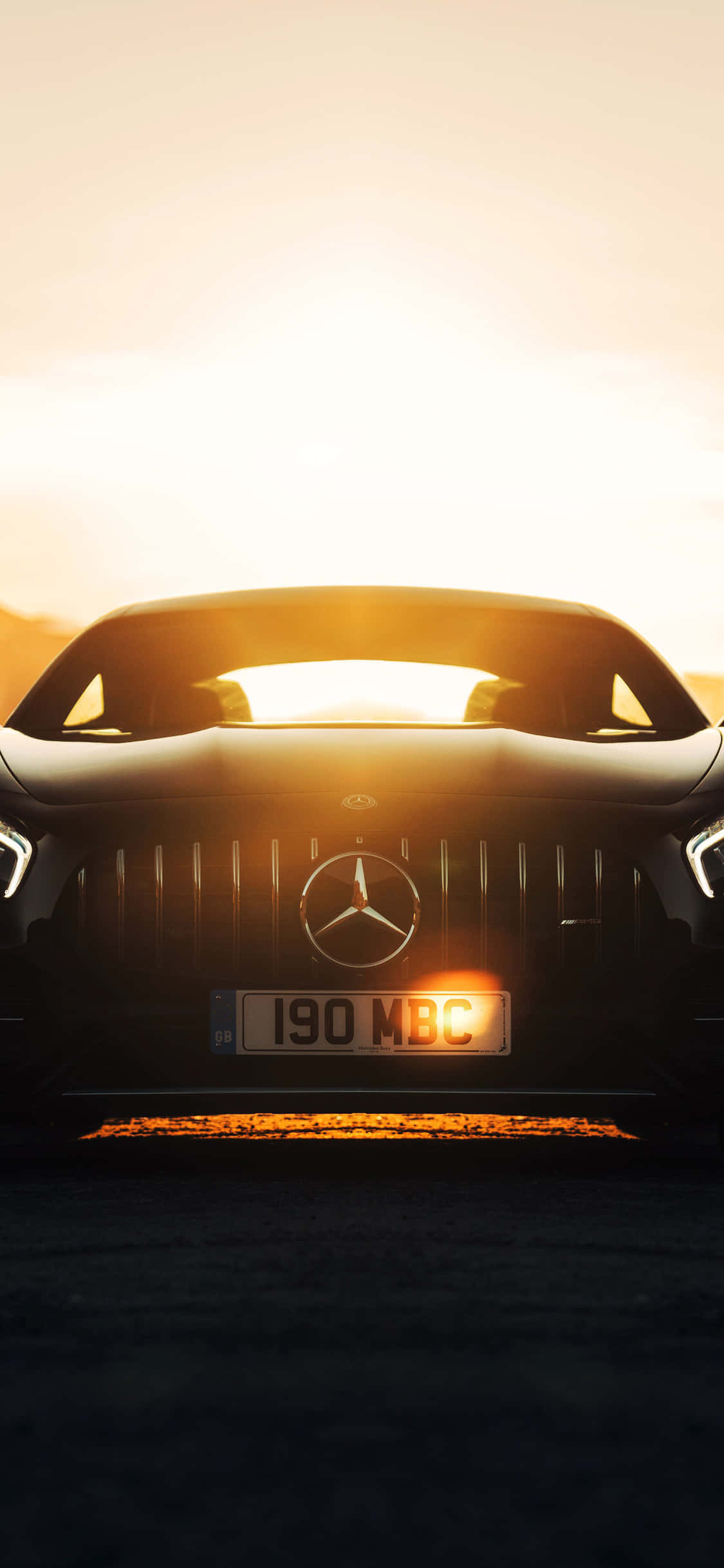 Фон за iPhone X с AMG GT-R на слънчева светлина Тапет