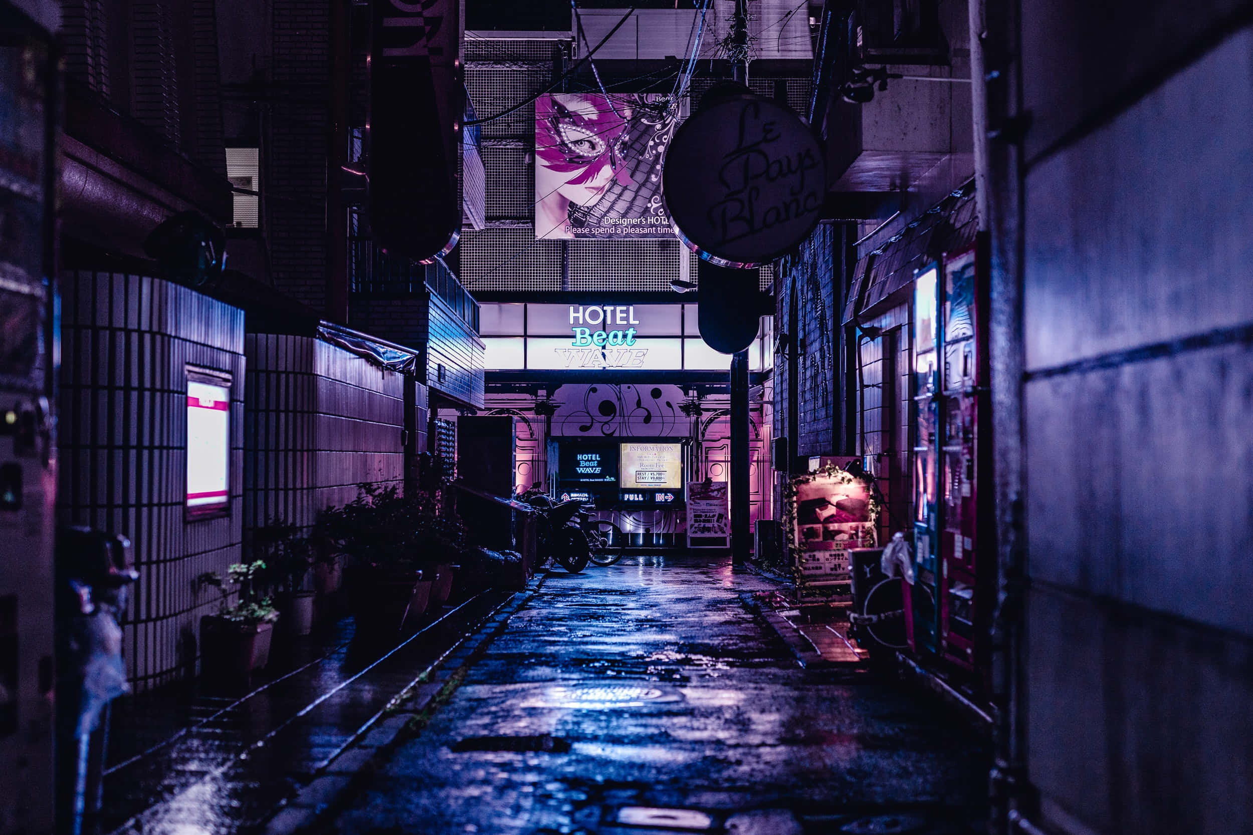 Фон на алея Hotel Beat Wave Тапет