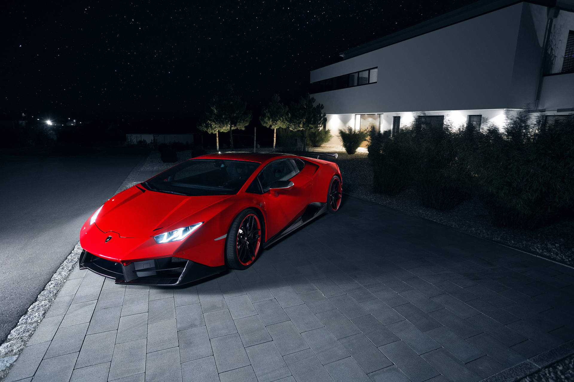 Червен Lamborghini Huracan през нощта тапет.