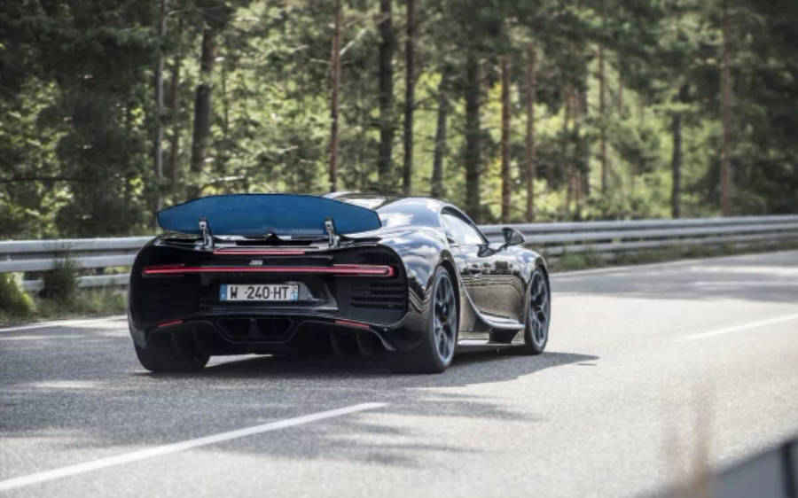 Черен Bugatti Chiron 4K Тапет