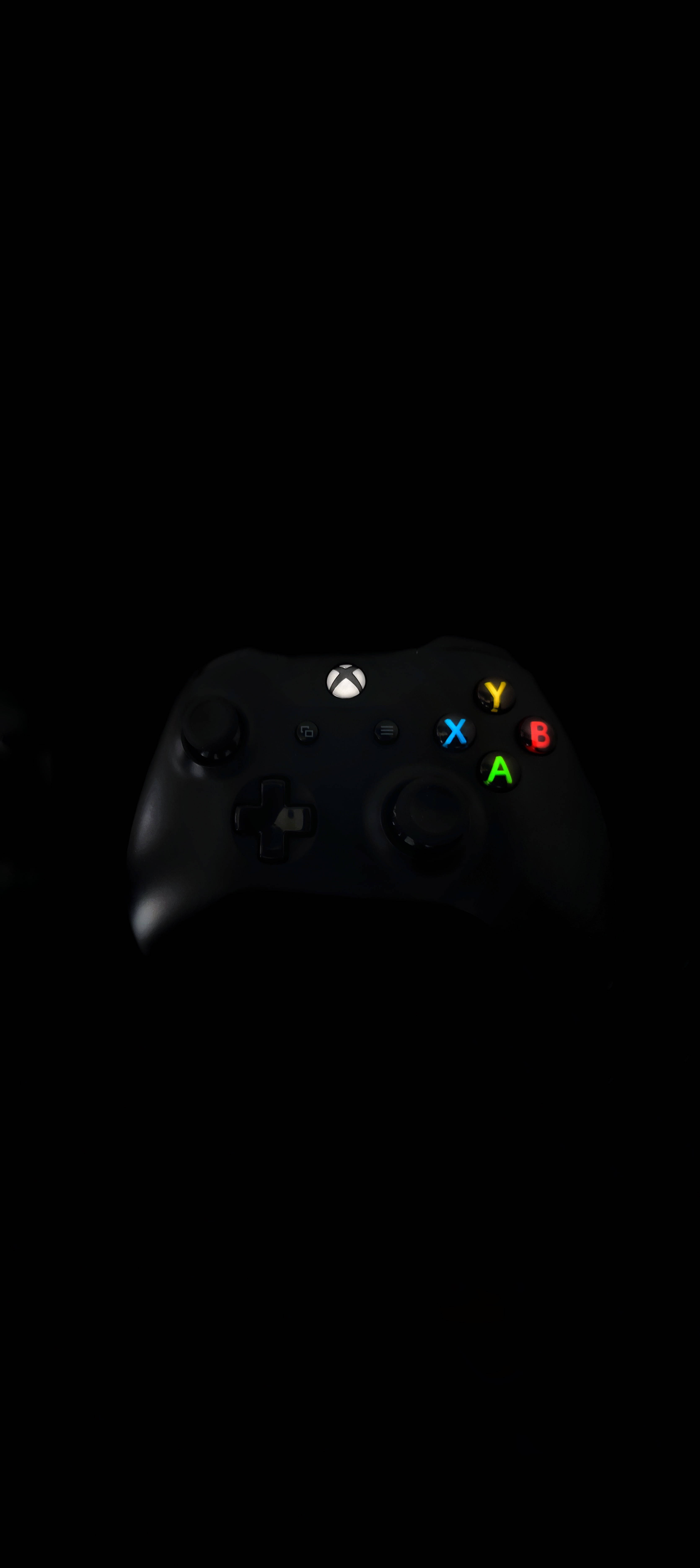 Черен Xbox контролер 8K телефон Тапет