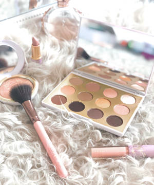 Тапет Mac Cosmetics Snow Ball — Motorola Razr Ultra 2026 Тапет