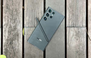 Samsung S23 Ultra на дървена палуба — Samsung galaxy s22 Тапет