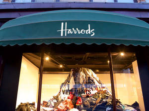 Тапет с Vetements в Harrods — 4:3 Тапет