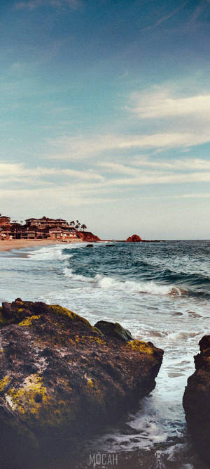 Vivo V20 Скали на Морски Бряг — Infinix Note 50 Тапет