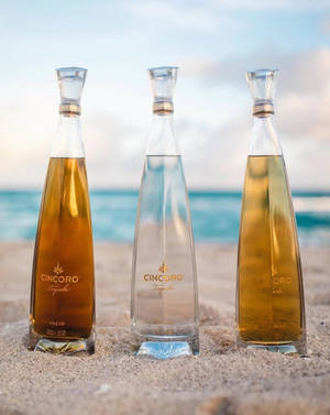 Бутилка Cincoro Tequila на плаж — Лято Тапет