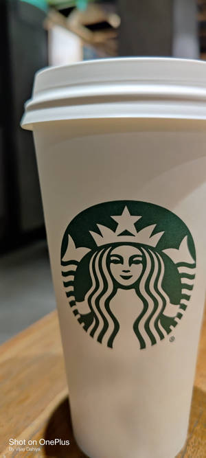 Бяла Starbucks чаша iPhone — Pixel 9 Тапет