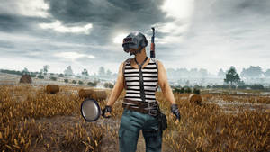 Виктор в PUBG държащ тиган 1366x768 — Игри GIF Тапет