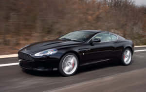 Елегантен Aston Martin DB9 на отворен път — Steam Deck Тапет