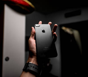 снимка с малка дълбина на рязь на черен iPhone 7 Plus