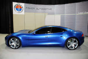 Електрическо возило Fisker Karma на отворен път — Surface Pro Тапет