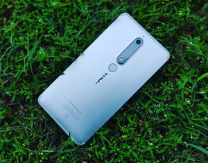 Железно син Nokia 6.1 отзад — Nokia Тапет