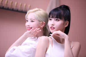Завладяваща групова снимка на TWICE — 트와이스 Тапет