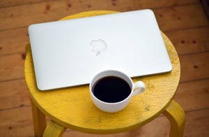 Кафе и Macbook Air
