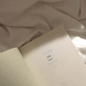 Естетични бежови снимки — Книжна естетика Тапет
