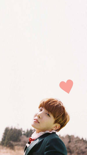 Мил BTS J-Hope със сърце