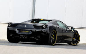 Черен Ferrari 458 Italia изглед отзад с жълти акценти тапет.