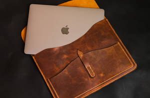 Надпис: Стилно Apple Mac настолно устройство в креативно работно пространство — Естетичен мак Тапет