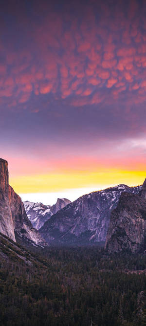 Yosemite Iphone — iPhone 15 Plus Тапет