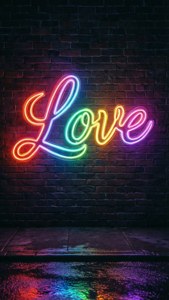 Неонов знак в цветах на дъгата с надпис Love на тъмна тухлена стена с отражения — Дъга естетика Тапет