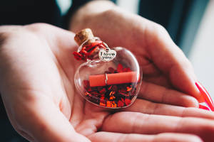 Обичам те толко много на бутилка във форма на сърце