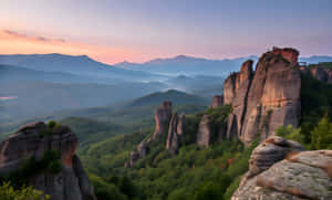 Природа,Природа 4k,Природа 4k снимки,Хълм,Изглед на хълм,Снимки на хълм,Гора,Снимки със синь небесен цвят,Снимки на природна красота,Пейзажни снимки,Пейзаж — Природа 4K Тапет