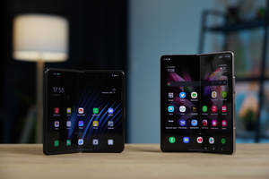 Сгъваеми телефони Oppo и Samsung — Oppo Тапет