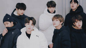 Сладки BTS в дебели якета