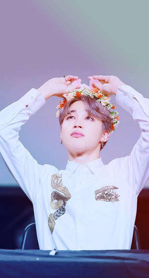 Сладък BTS Чимин с цветочен венец