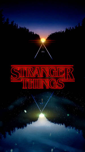Сладък Stranger Things силует в тъмна гора — Тъмна гора Тапет