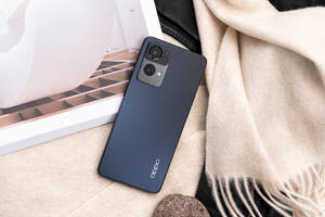 Тъмно сив Oppo смартфон — Oppo Тапет
