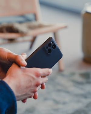 Тъмносин Oppo смартфон — Oppo Тапет