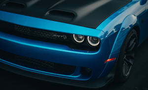 Изключени фарове син Dodge Challenger