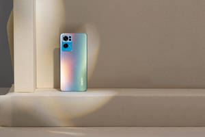 Цветен Oppo смартфон на фоне на сенки — Oppo Тапет