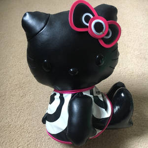 Тапет с черна играчка Hello Kitty за Хелоуин — Hello Kitty Хелоуин Тапет
