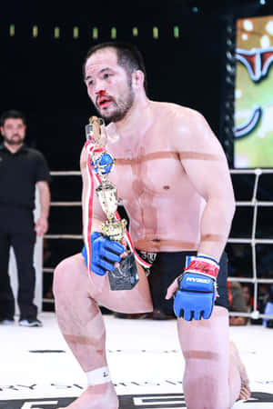 Японски MMA боец Хаято Сакурай с кърваво лице — Huawei MatePad 11.5 (2026) Тапет